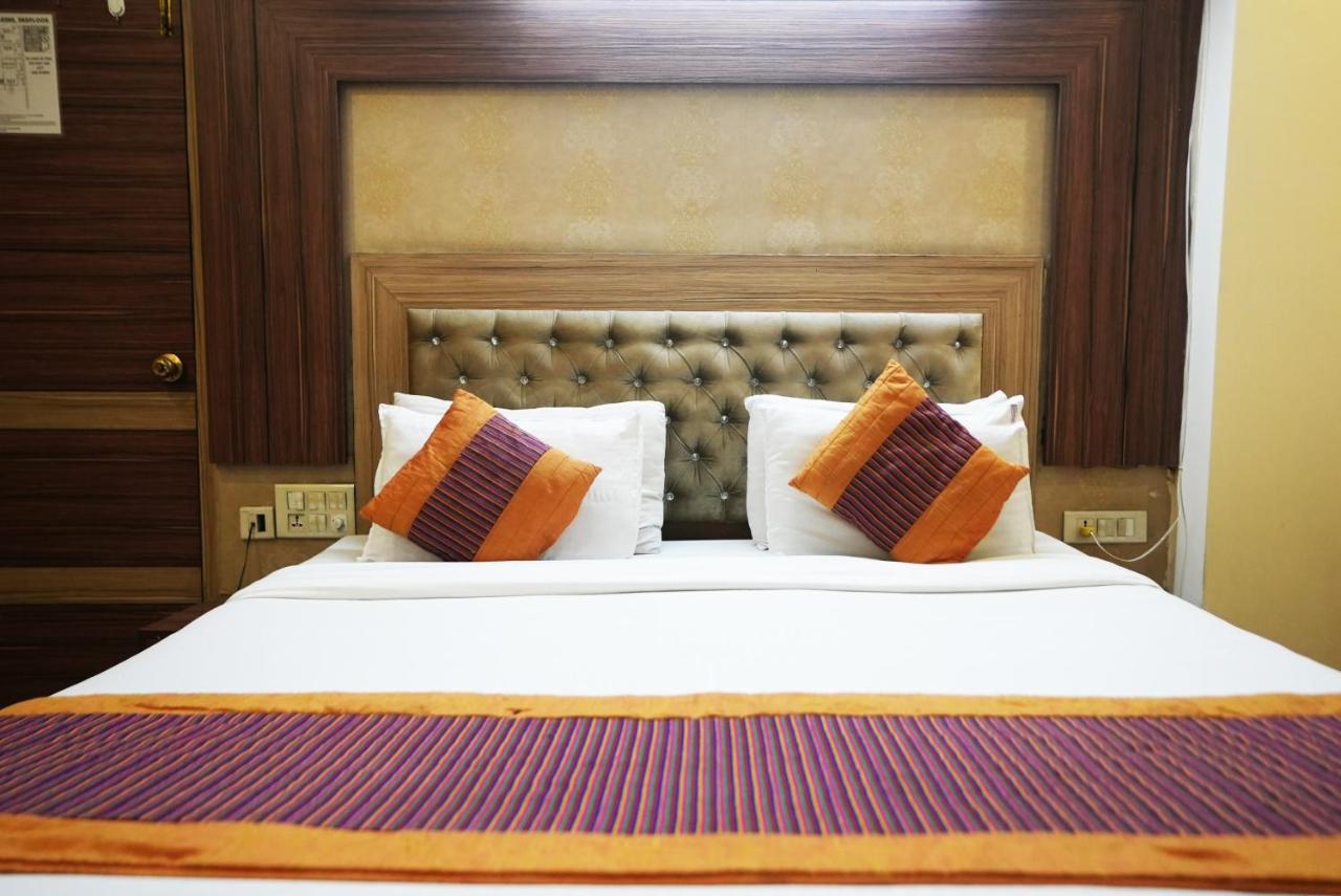 Hotel Classic Ню Делхи Екстериор снимка