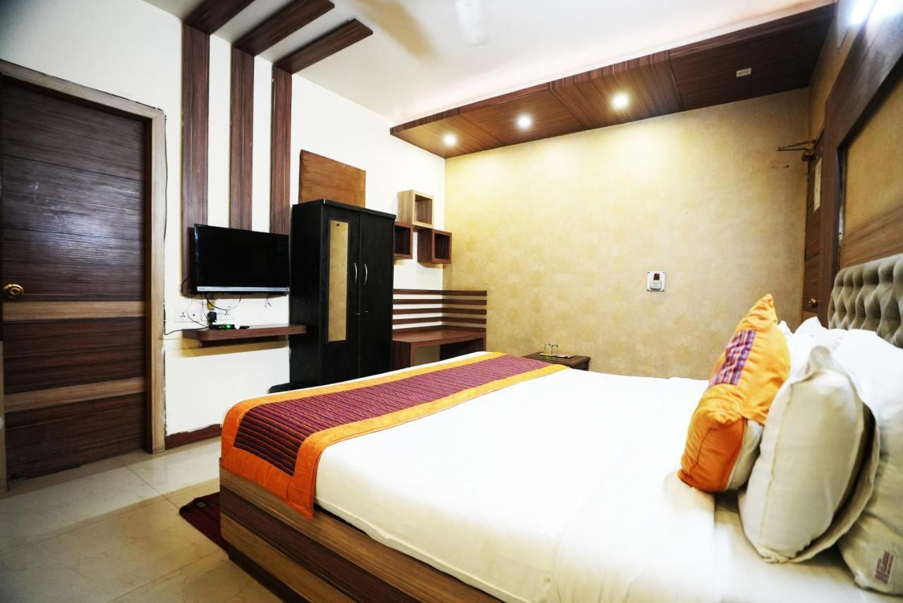 Hotel Classic Ню Делхи Екстериор снимка